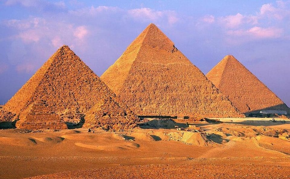 Private 8-Hour Tour of Pyramids and Egyptian Museum in Cairo