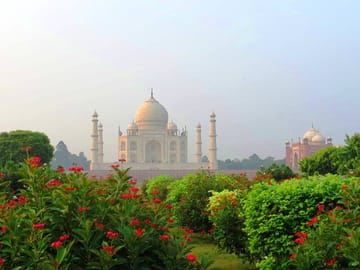 taj mahal at sunrise