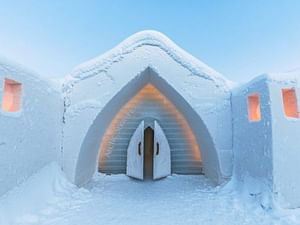 Arctic Snow Hotel & Castle