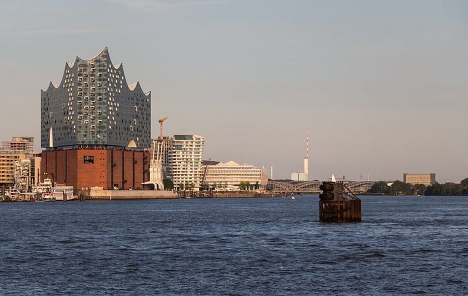 Private 2-Hour Walking Tour of Hamburg's Key Attractions