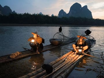 Li River Cruise with bamboo Rafting & Xianggong Hill Private Tour