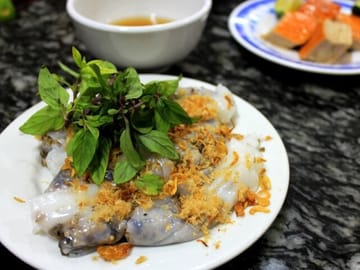 Small Group Hanoi Walking Street Food Tour with Real Foodies