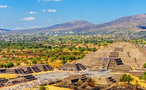 Cultural Tour of Teotihuacan, Guadalupe Basilica, and Tlatelolco