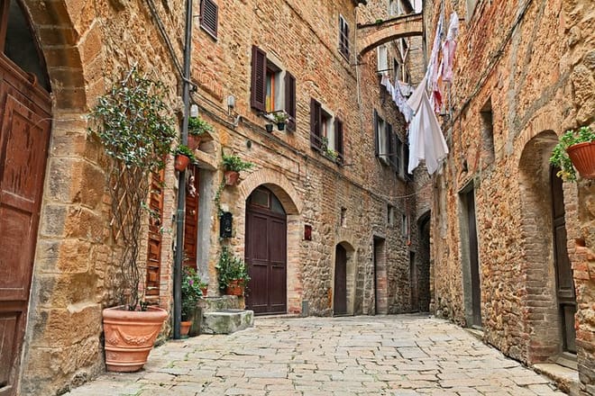 PRIVATE Full-Day Tour of San Gimignano and Volterra 3