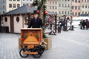 Walking Tour of Warsaw's Christmas Market and Old Town