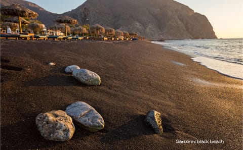 Island Hopping Tour from Athens to Santorini, Naxos, and Mykonos