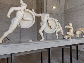 Königsplatz Walking Tour: History and Resilience in Munich