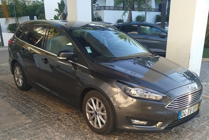Private ground transportation to and from golf resorts Portugal.