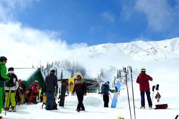 Luxury 6-Day Kashmir Tour with Houseboat Stay from Srinagar