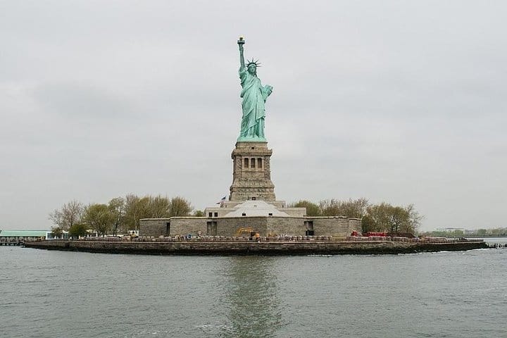 Statue of Liberty Cruise vs Ferry: Which Should You Pick?