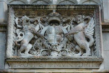 Day Trip to Hampton Court Palace from London with Guided Tour