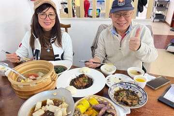 Shanghai shared Foodie Walking Tour at YunnanRoad food street.