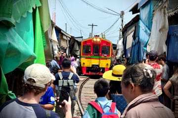 Small Group Floating and Railway Market Tour in Bangkok