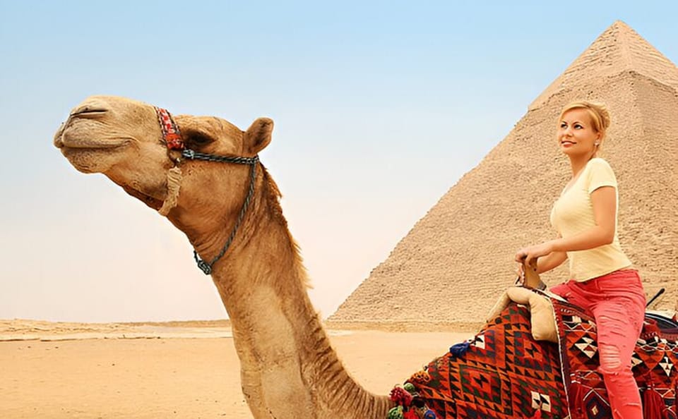 Cairo and Giza Day Tour with Nile Boat Ride from Hurghada