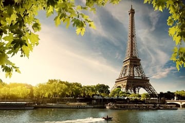 Professional Photo Shoot at the Eiffel Tower in Paris