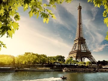 Professional Photo Shoot at the Eiffel Tower in Paris