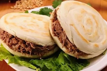 Private Tuktuk Food Tour of Xi'an's Historic Hutongs