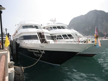 Phi Phi Island Tour by Cruise