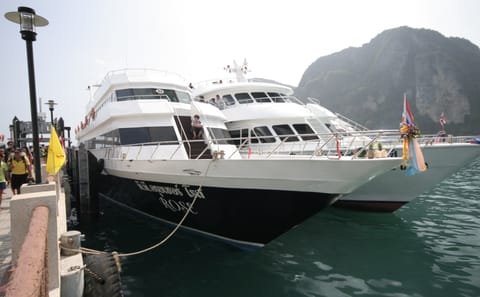 Phi Phi Island Tour by Cruise