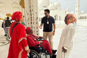 Sheikh Zayed Grand Mosque Tour with Buffet Lunch From Dubai