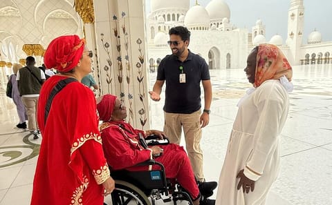 Sheikh Zayed Grand Mosque Tour with Lunch from Dubai