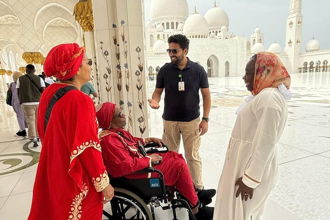 Sheikh Zayed Grand Mosque Tour with Buffet Lunch From Dubai photo 3
