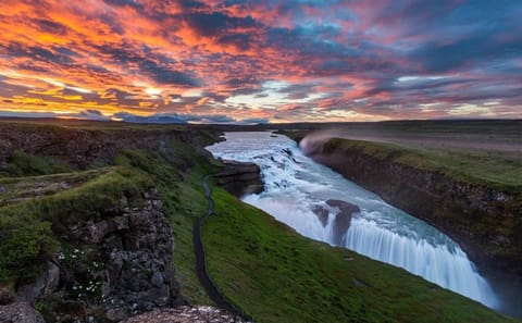 Golden Circle Private Evening Tour: Chasing the Midnight Sun