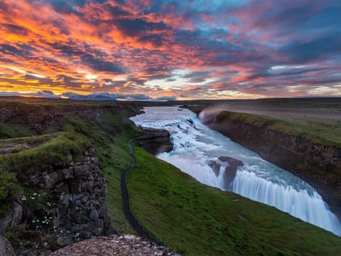 Golden Circle Private Evening Tour: Chasing the Midnight Sun, photo 2