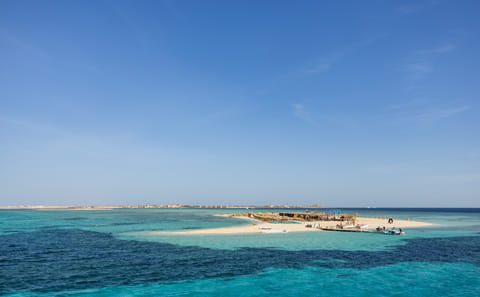 Yacht Tour to Utopia Island from Hurghada with Snorkeling