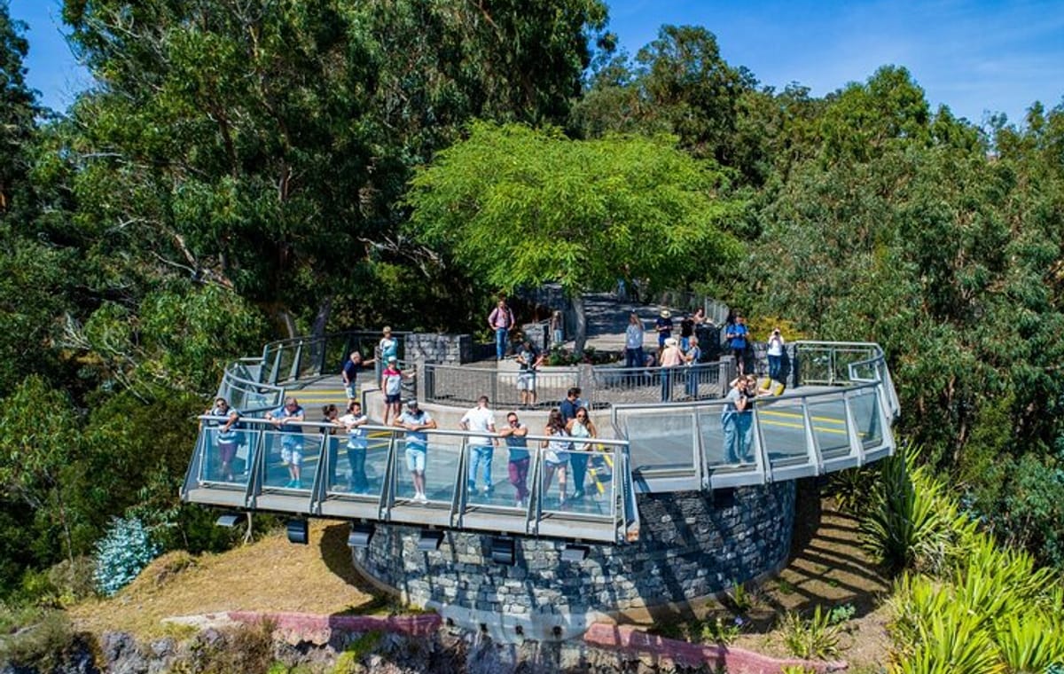 Cabo Girão Sea Cliff and Mountains 4WD Experience