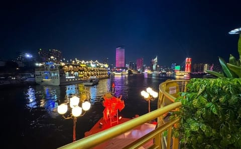 Ho Chi Minh City Night Tour by Double-Decker Bus and Cruise