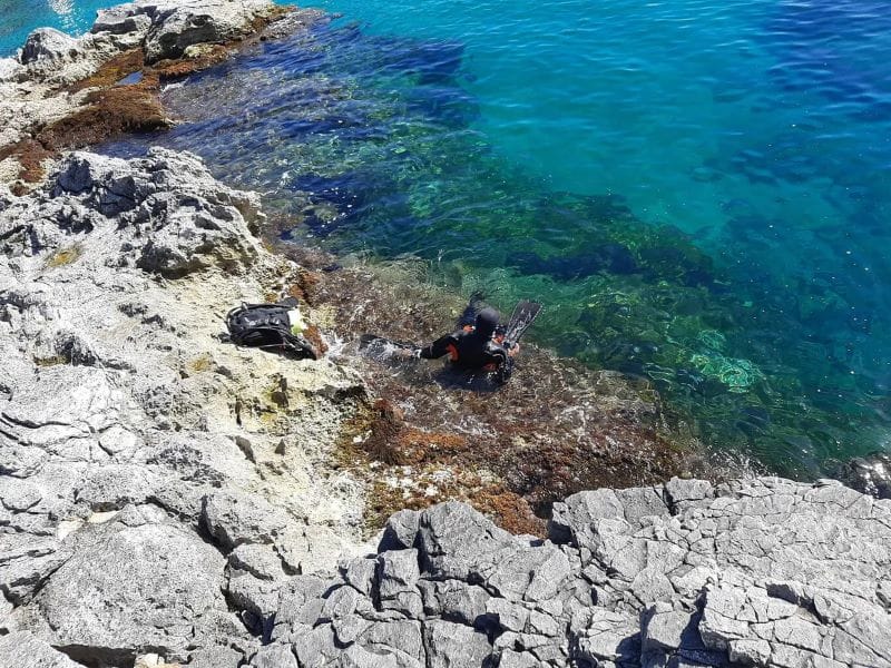 Tour participant on Siracusa coast