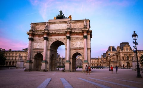 Private Guided Tour of the Louvre Museum in Paris