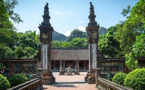 Ninh Binh Day Trip: Explore Hoa Lu, Tam Coc, and Mua Cave