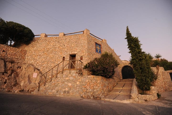 Santorini 5 Hour Private Oia Tour & Lunch/Dinner at a Local Farm