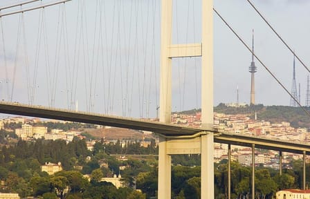 Istanbul Two Continents Tour with Dolmabahçe Palace and Cruise