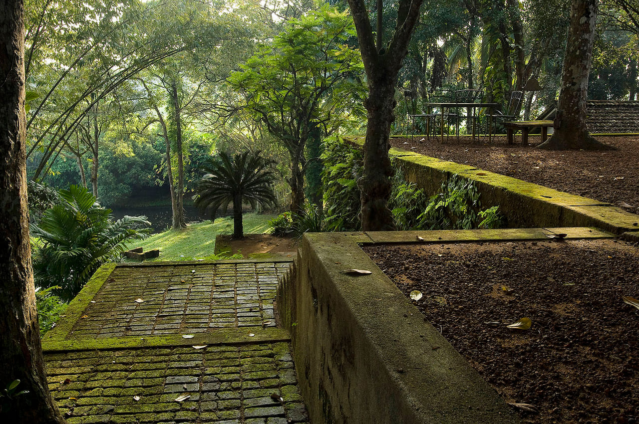 Kalutara Temple, Lunuganga & Brief Garden 7