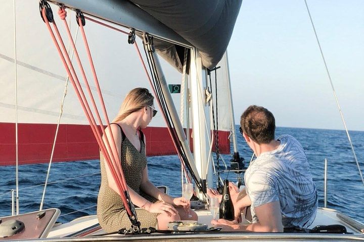 Barcelona 1H- Private Sunset Sailing with Drinks