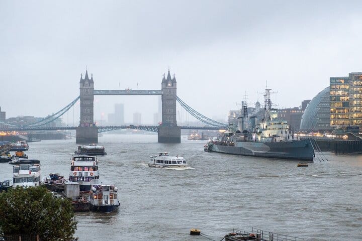 PRIVATE Harry Potter Filming Location Walking Tour in London 2
