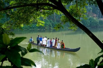 Backwater, Tea Estates, Temples & Palaces Tour from Cochin to Bangalore