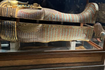 Cairo Day Tour from Sharm El Sheikh: Giza Plateau and Museum