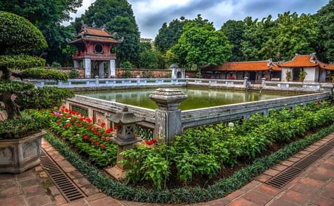 Hanoi City Tour with Pickup, Lunch, and Key Attractions
