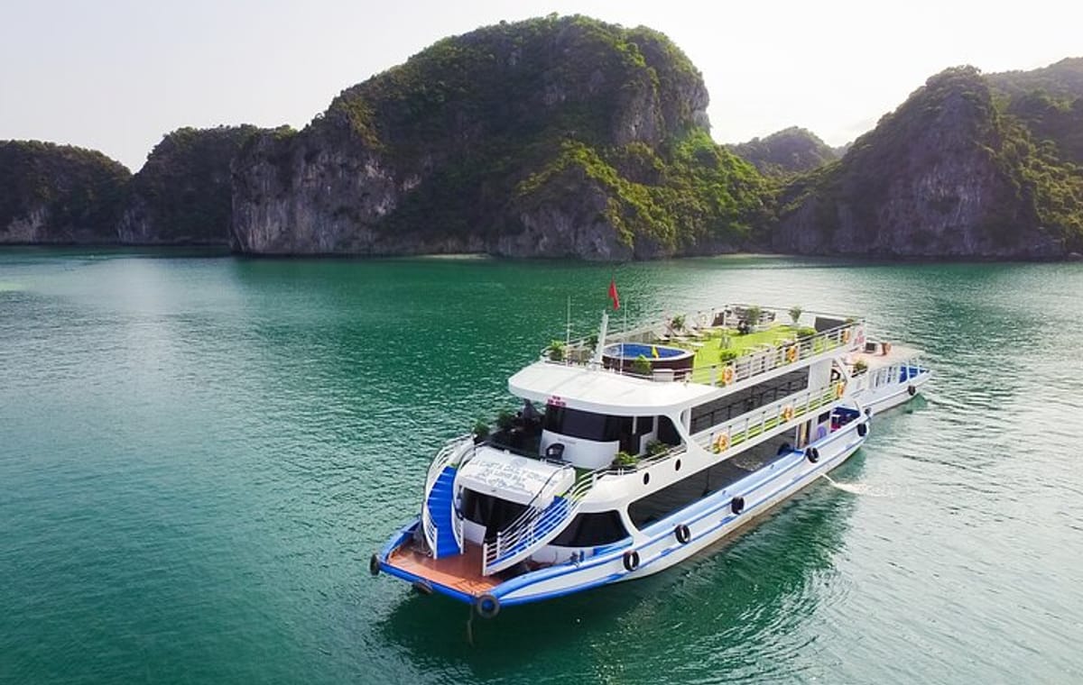 LA CASTA CRUISE – Luxury 5 Star Halong Bay 1 Day – JACUZZI POOL