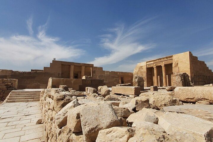 2-Day Private Cairo Tour: Pyramids, Museums & Markets With Fees