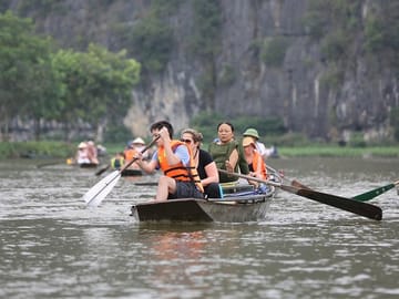 Ninh Binh 2-Day Tour from Hanoi: Hoa Lu, Tam Coc, Mua Cave