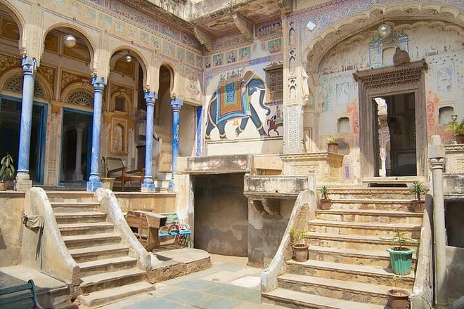 Exterior wall paining of the haveli in Mandawa