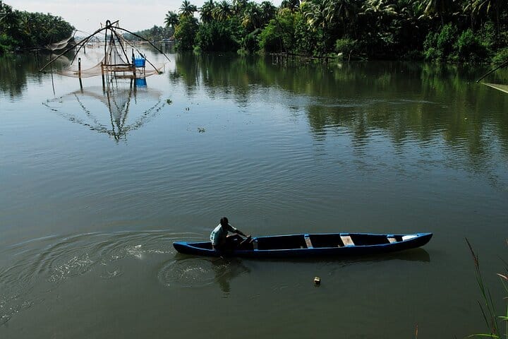 Backwater Bliss: Alleppey Day Cruise with Lunch