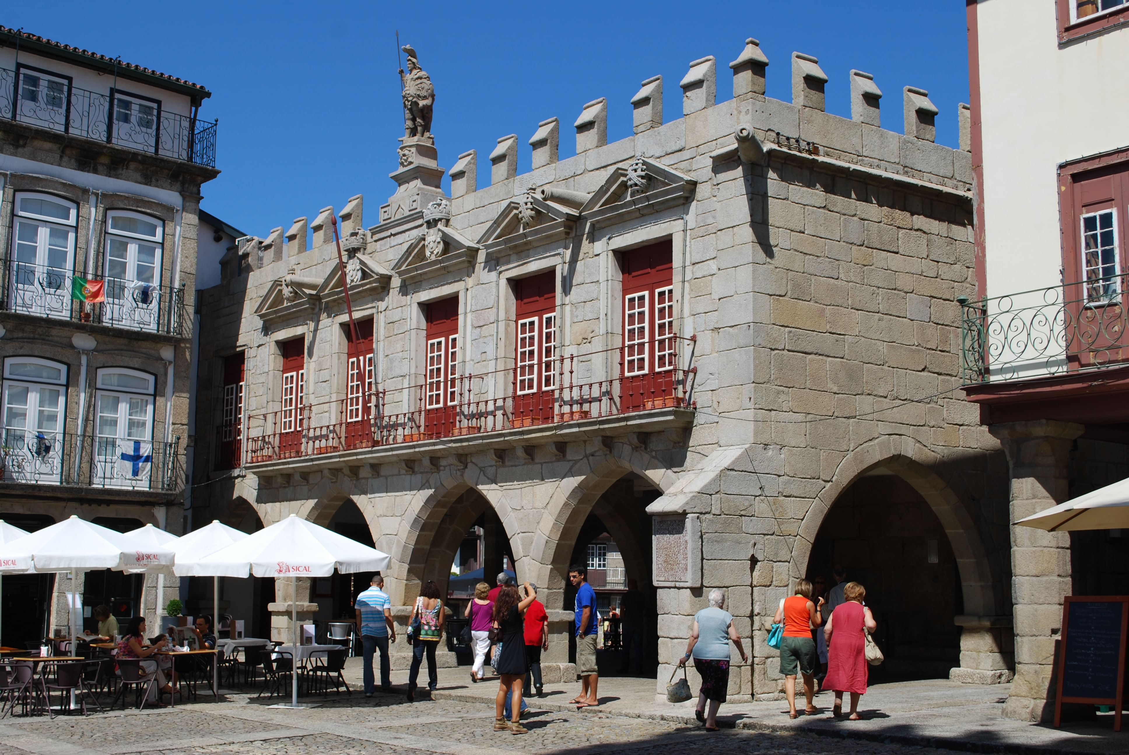 Guimarães Castle, Braga Cathedral & Lunch