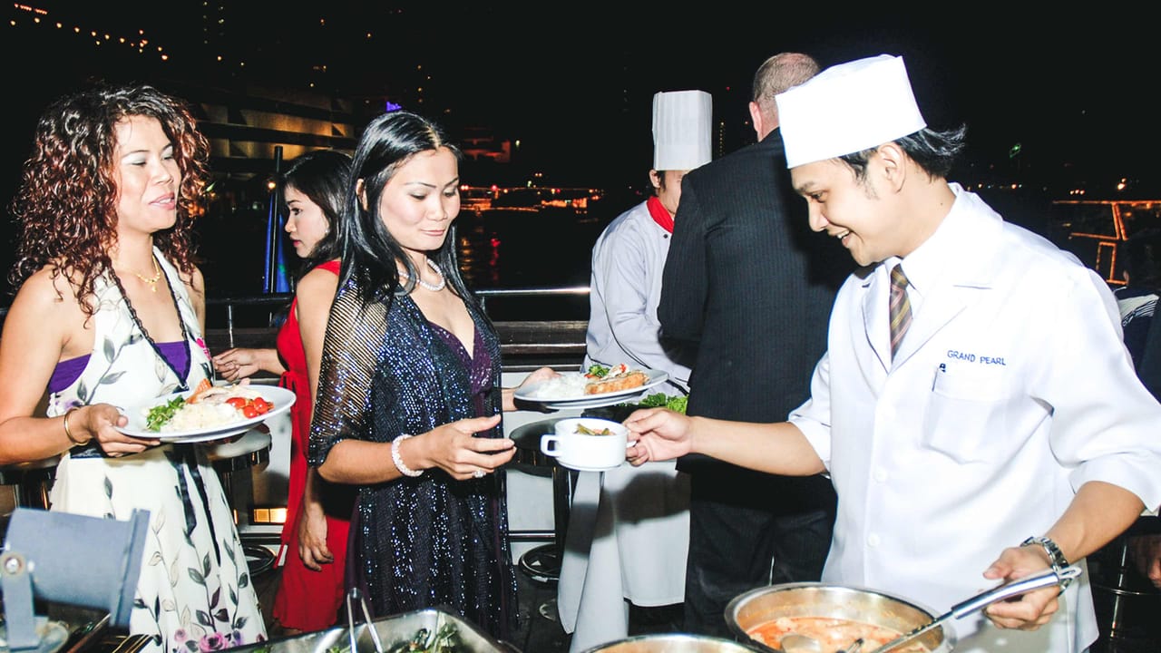 Grand Pearl Candlelit Dinner Cruise: A Night to Remember 9