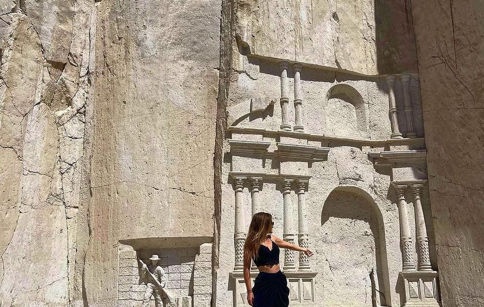 Petroglyphs and Sillar Rock Formations Tour in Arequipa